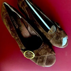 Aerosoles suede pumps.